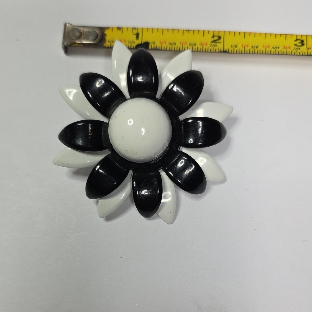 Black and White Flower Brooch